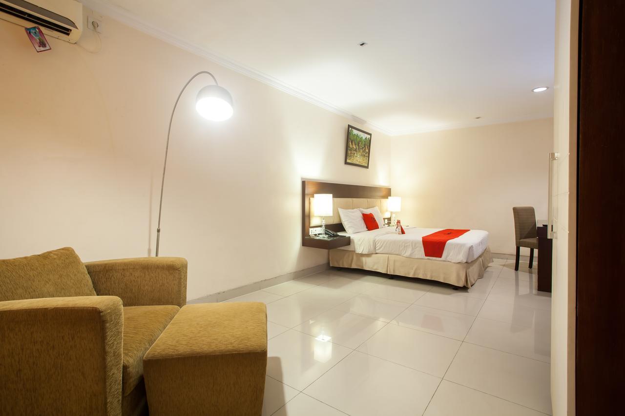Reddoorz Premium @ Raya Nginden Hotel Wonocolo Ngoại thất bức ảnh
