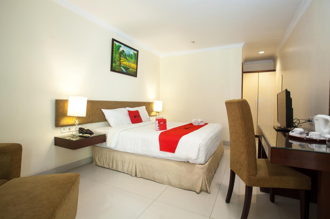Reddoorz Premium @ Raya Nginden Hotel Wonocolo Ngoại thất bức ảnh