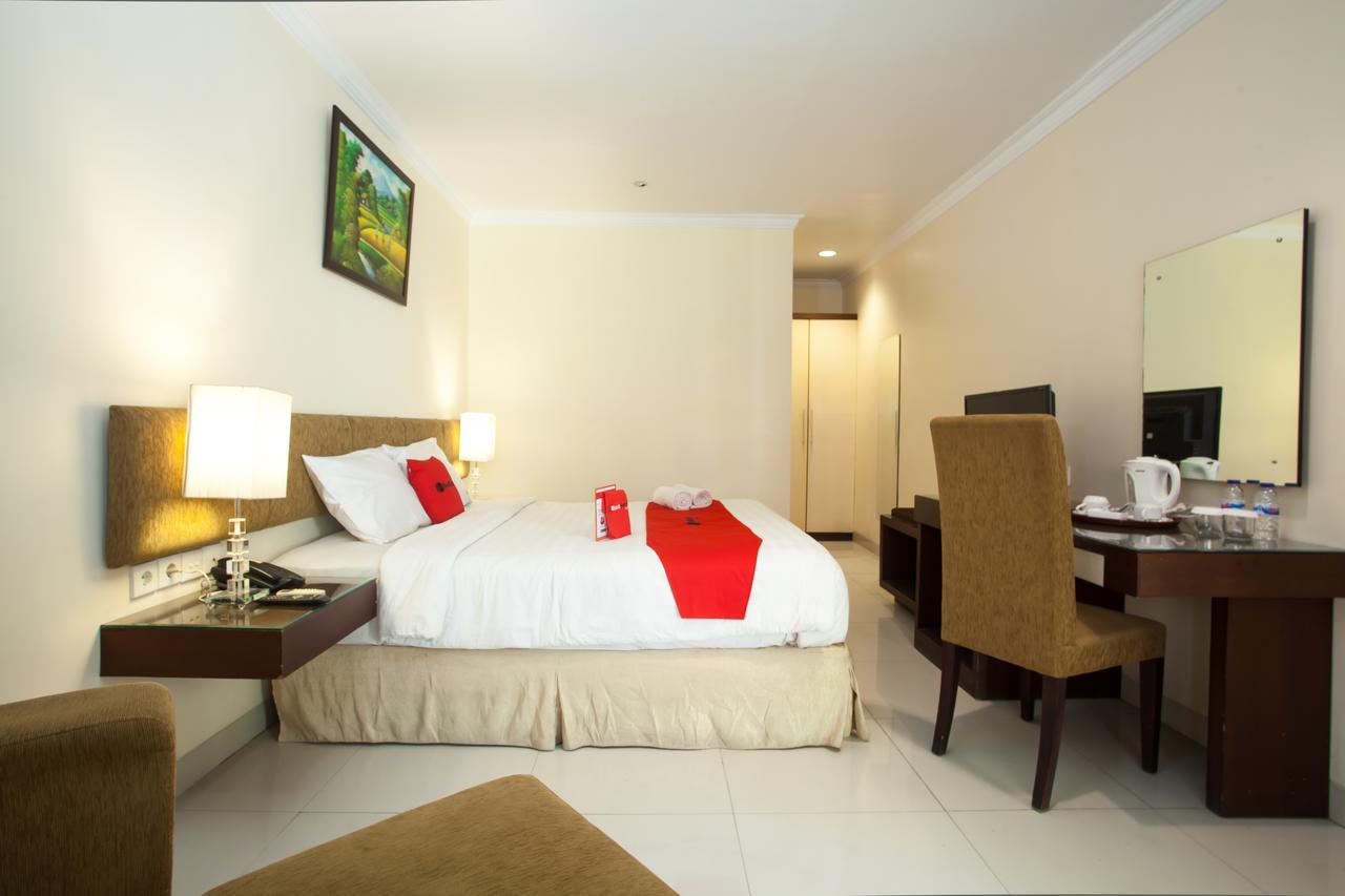Reddoorz Premium @ Raya Nginden Hotel Wonocolo Ngoại thất bức ảnh