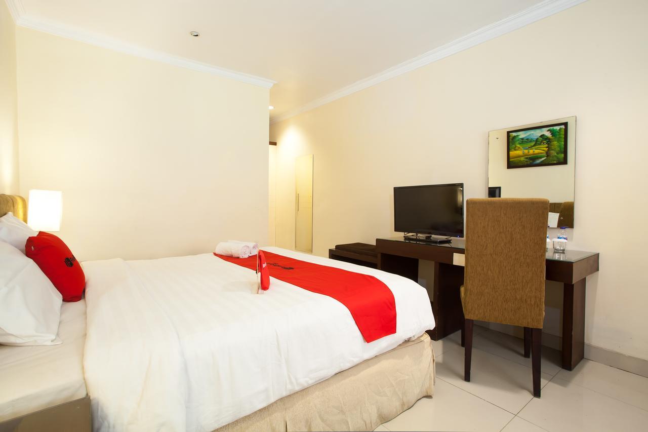 Reddoorz Premium @ Raya Nginden Hotel Wonocolo Ngoại thất bức ảnh