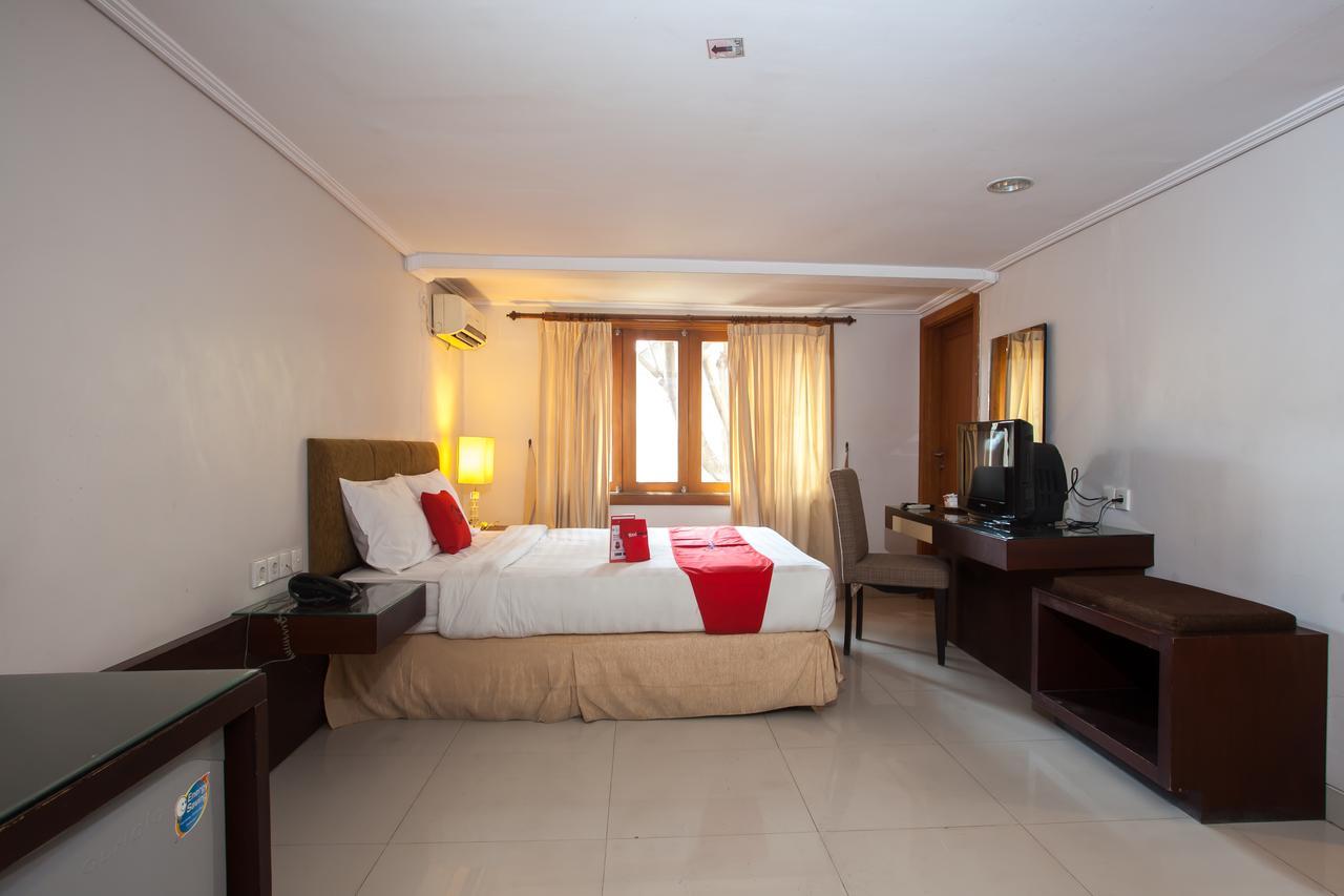 Reddoorz Premium @ Raya Nginden Hotel Wonocolo Ngoại thất bức ảnh