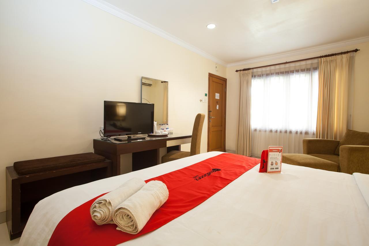 Reddoorz Premium @ Raya Nginden Hotel Wonocolo Ngoại thất bức ảnh