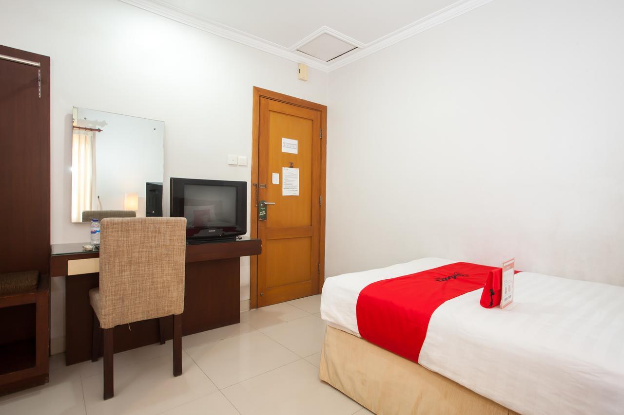 Reddoorz Premium @ Raya Nginden Hotel Wonocolo Ngoại thất bức ảnh