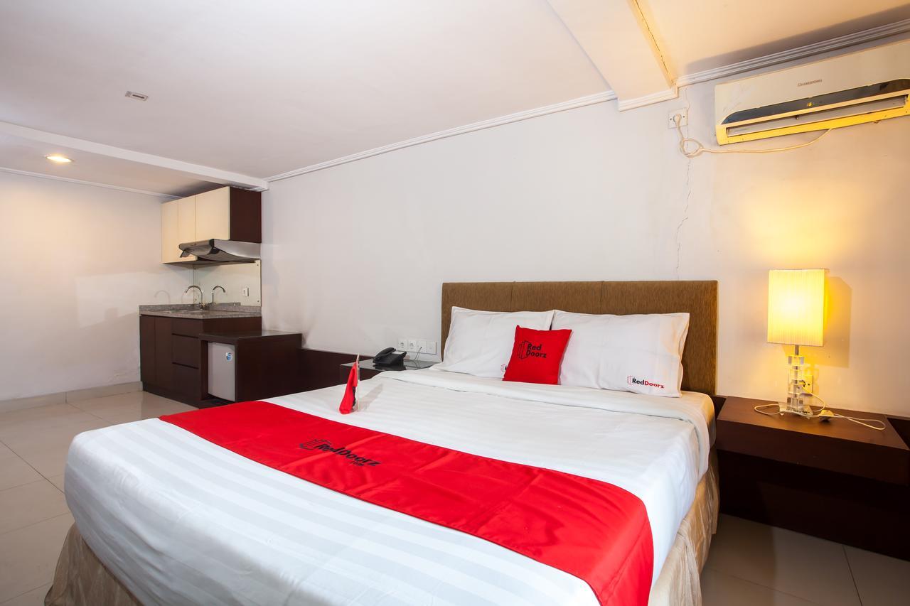 Reddoorz Premium @ Raya Nginden Hotel Wonocolo Ngoại thất bức ảnh