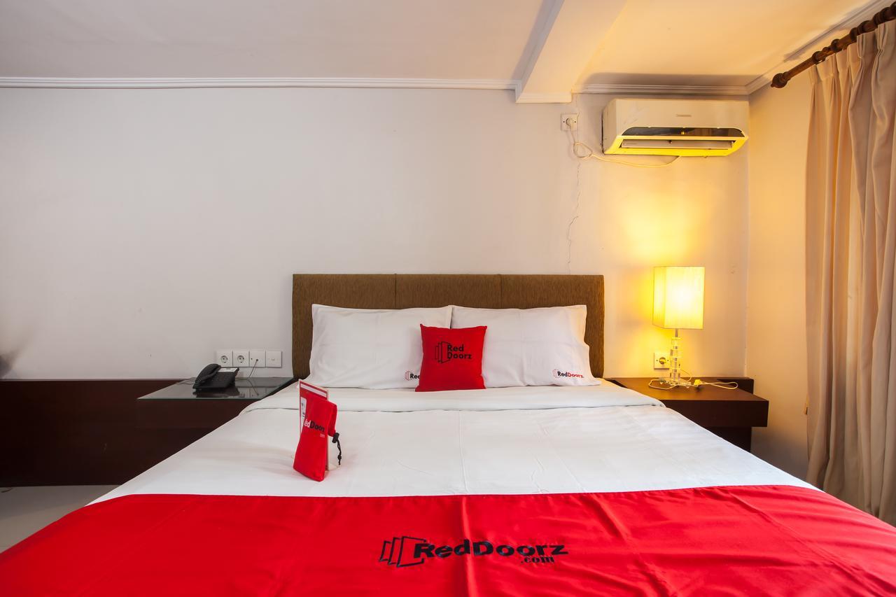 Reddoorz Premium @ Raya Nginden Hotel Wonocolo Ngoại thất bức ảnh
