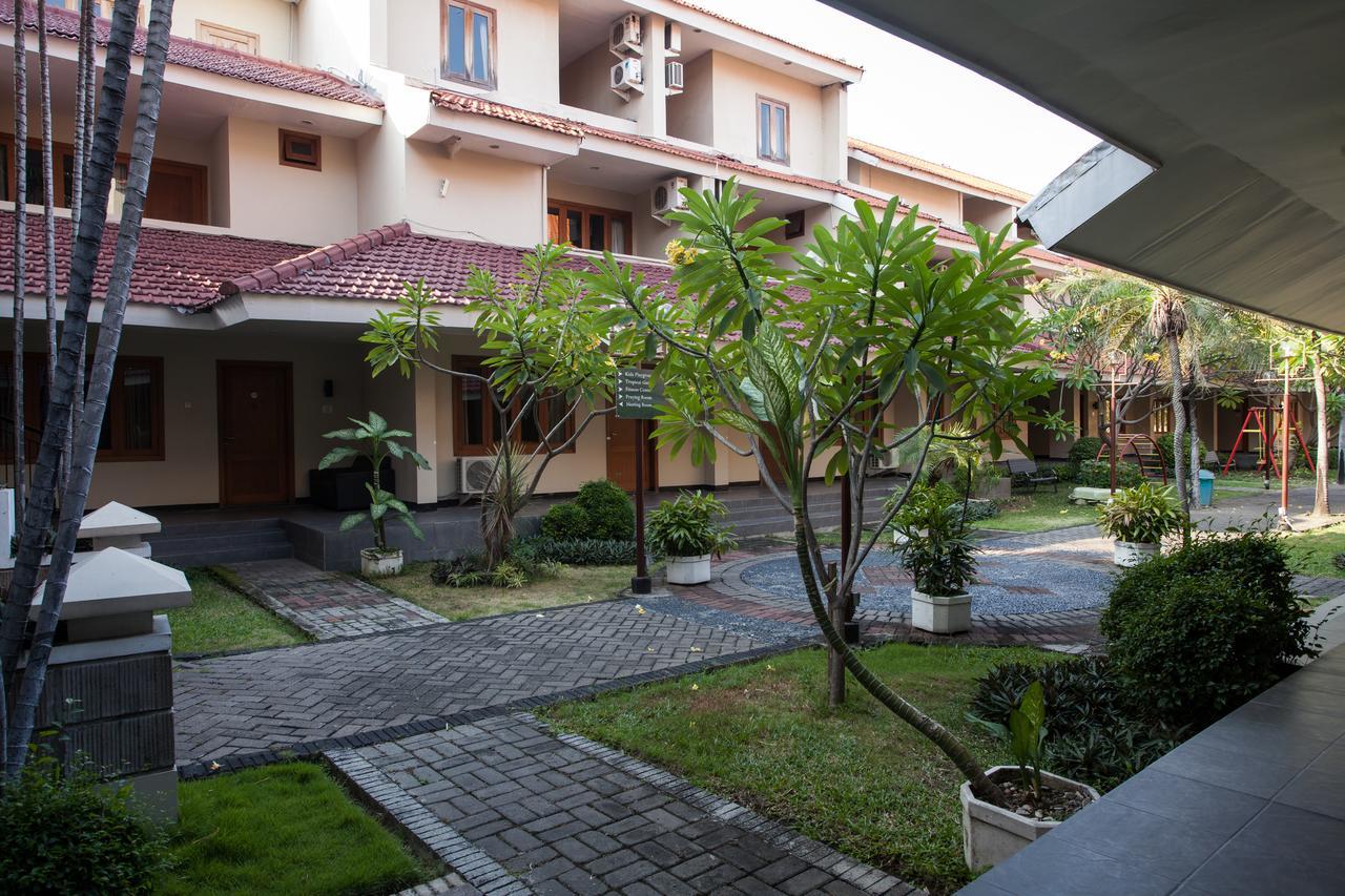 Reddoorz Premium @ Raya Nginden Hotel Wonocolo Ngoại thất bức ảnh