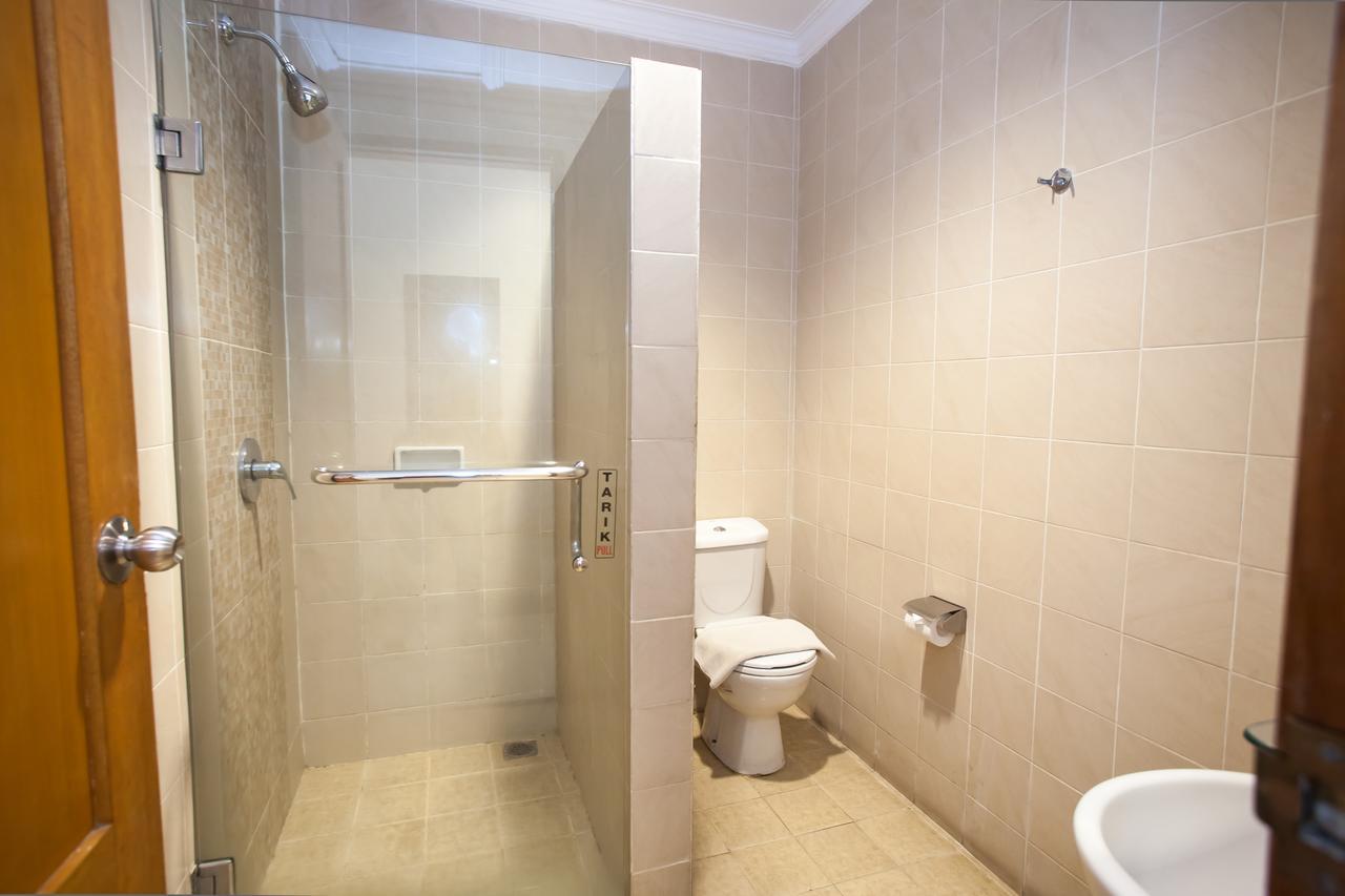 Reddoorz Premium @ Raya Nginden Hotel Wonocolo Ngoại thất bức ảnh