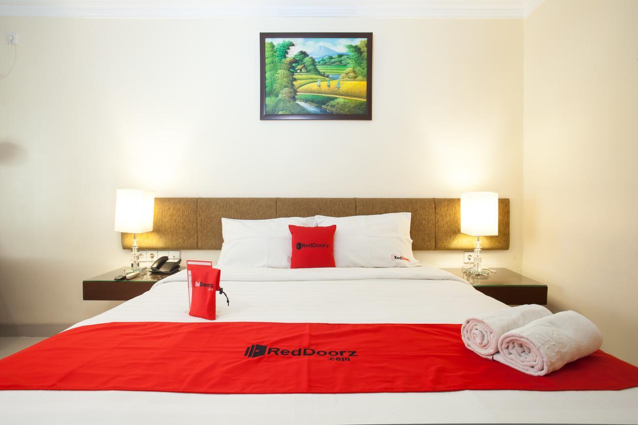 Reddoorz Premium @ Raya Nginden Hotel Wonocolo Ngoại thất bức ảnh