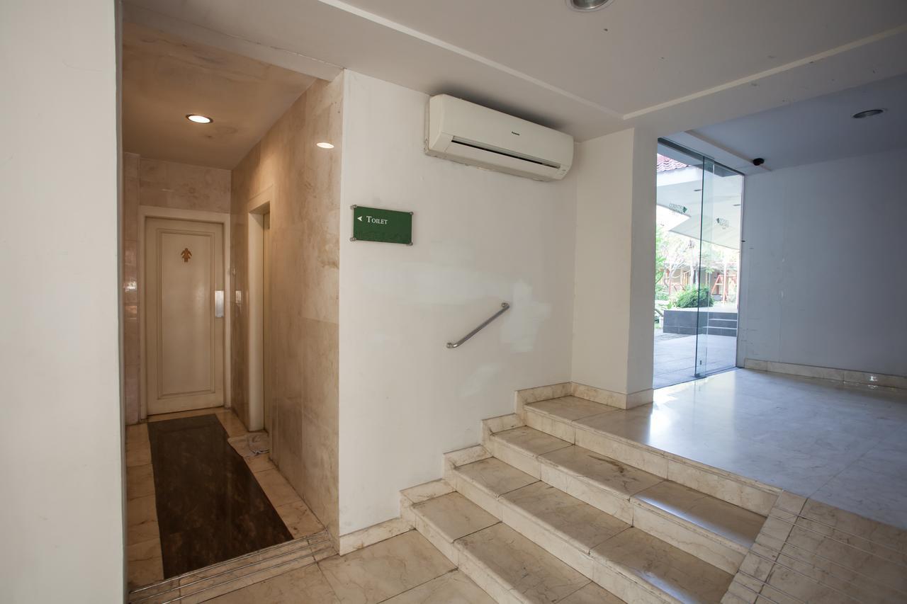 Reddoorz Premium @ Raya Nginden Hotel Wonocolo Ngoại thất bức ảnh